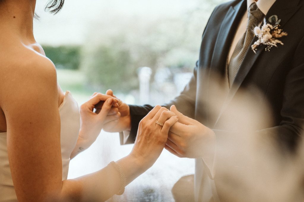 Hände vom Brautpaar